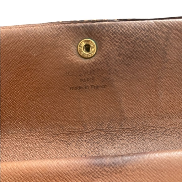 Louis VuittonMonogram International Trifold +insert and 26"chain - Picture 4 of 16
